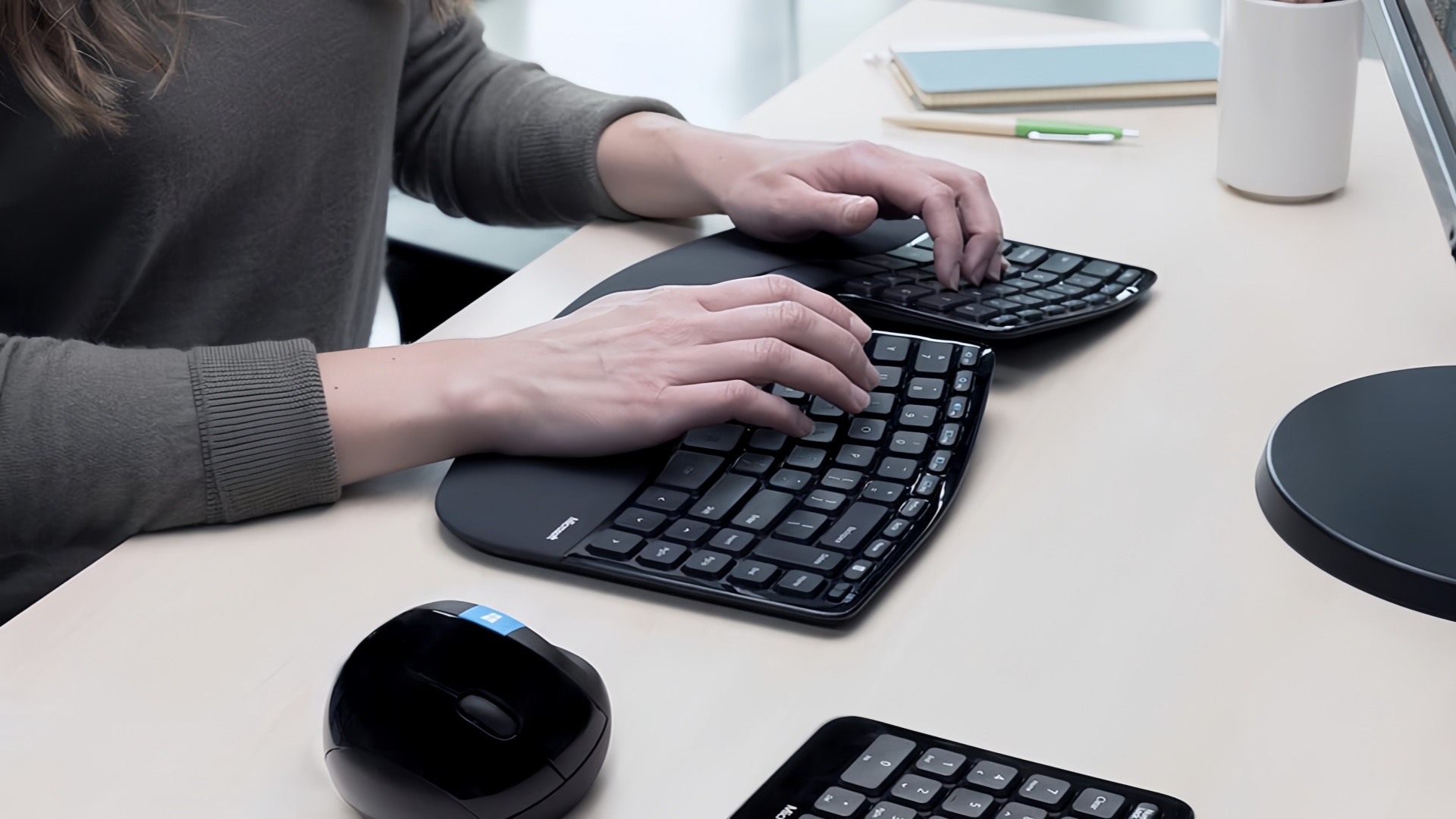 Teclados y ratones ergonómicos