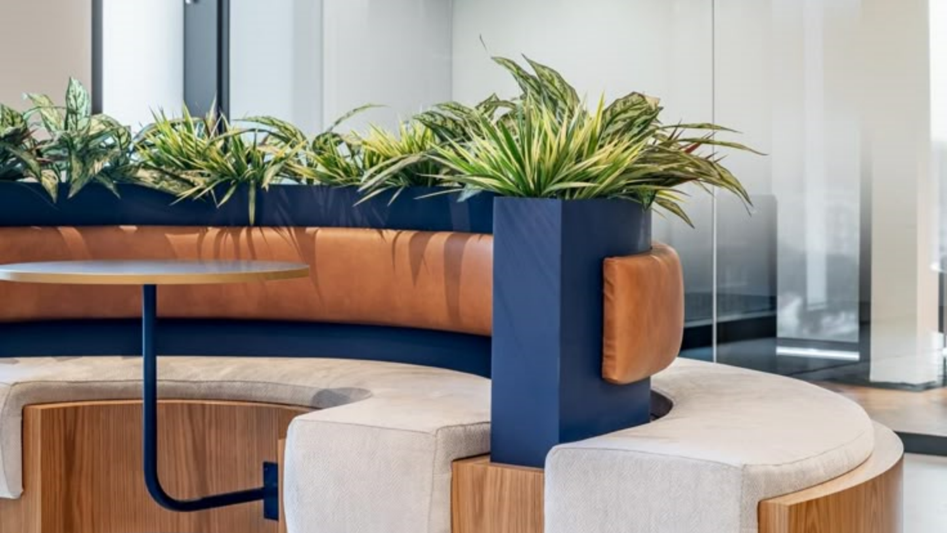 muebles y plantas de oficina
