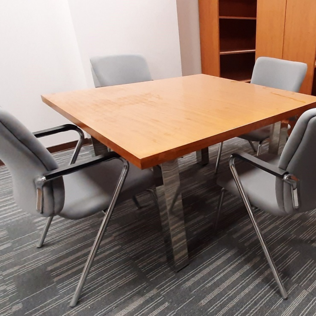 Mesas y sillas de lectura de biblioteca_副本