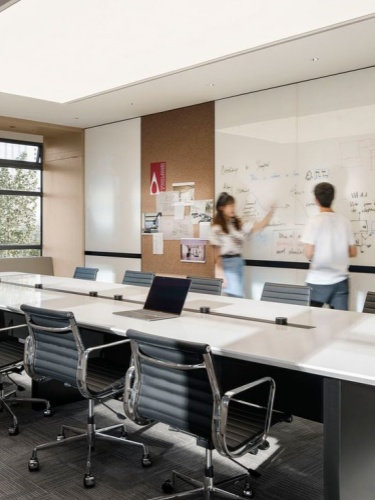 dise&ntilde;o de sala de reuniones de oficina