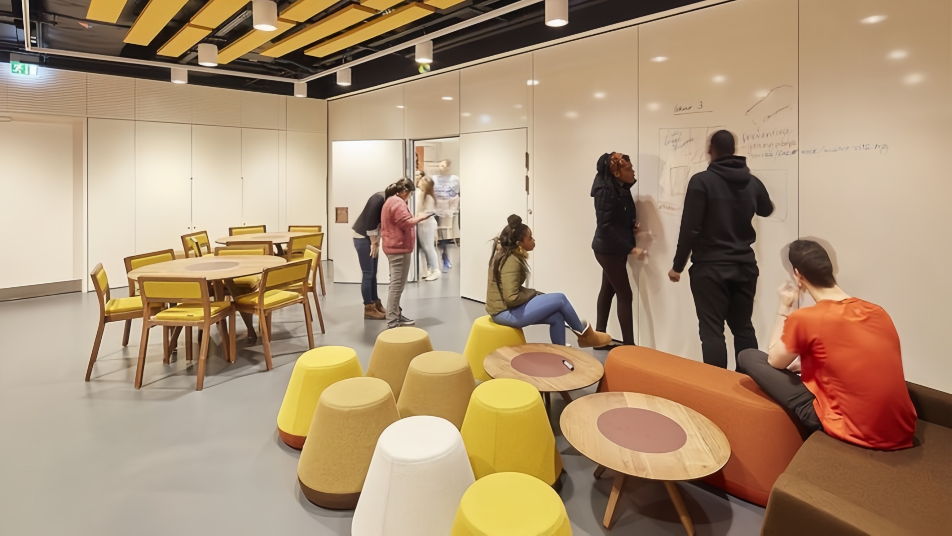 dise&ntilde;o de interiores de rinc&oacute;n creativo de oficina