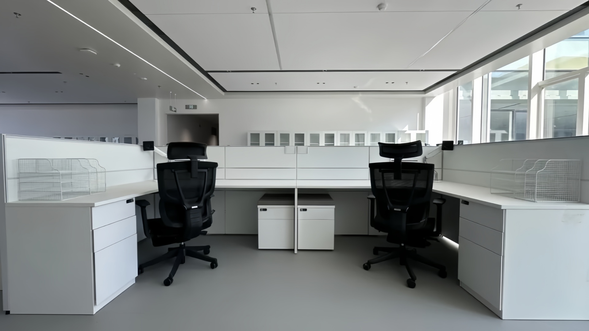 Soluci&oacute;n de mobiliario de oficina ergon&oacute;mico 1