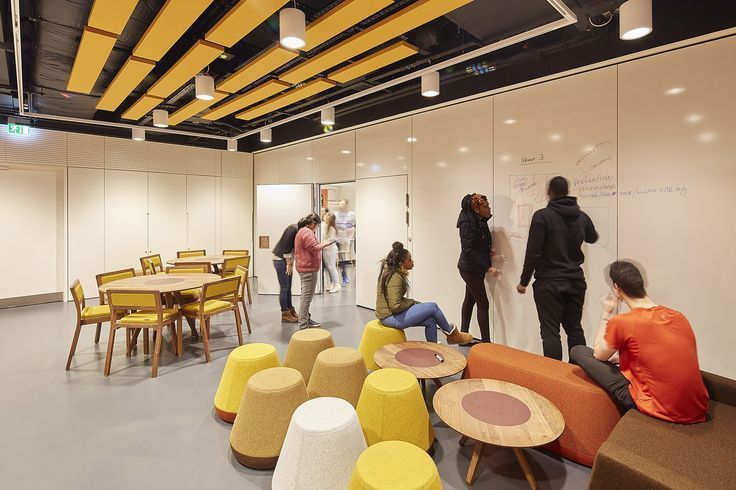 Transforme su lugar de trabajo con un rincón creativo: ideas de diseño de interiores de oficina