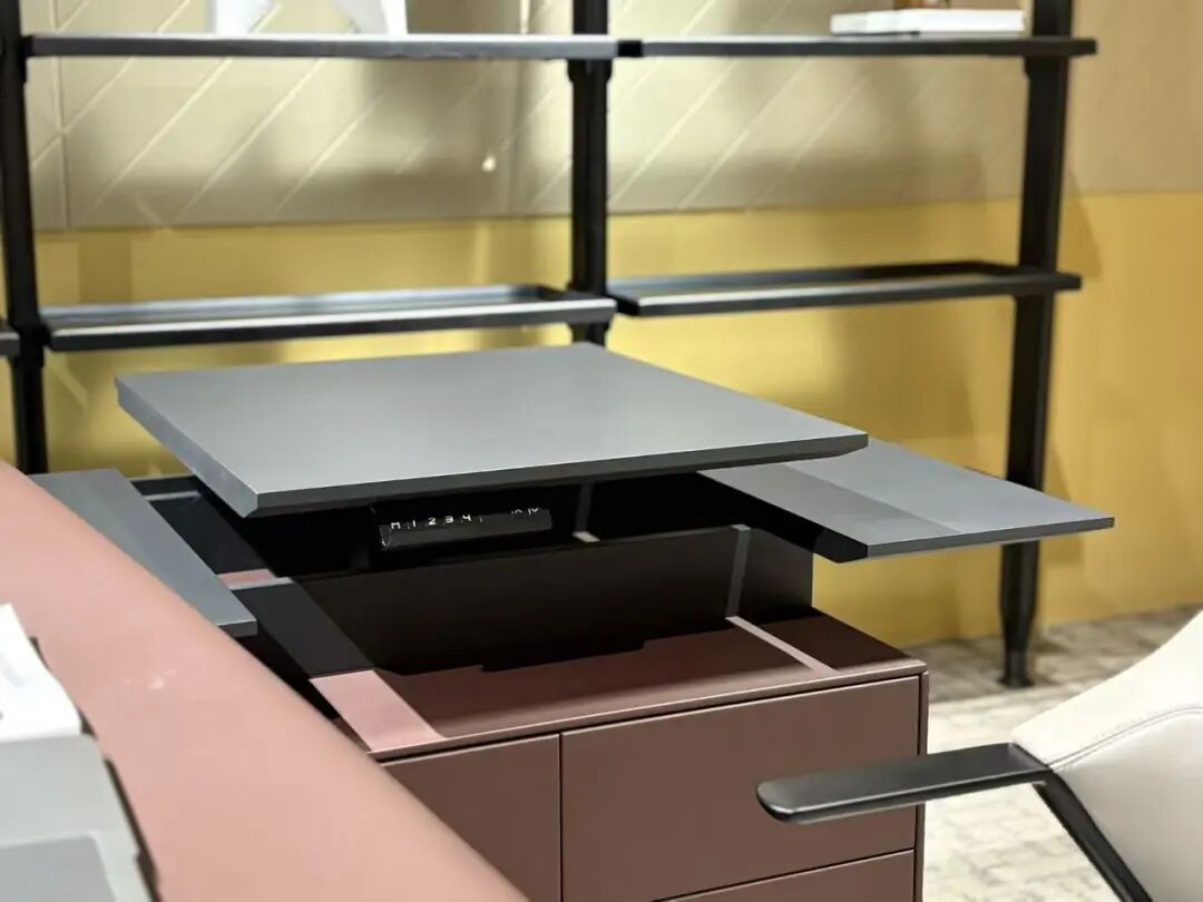 Escritorio para sentarse y pararse